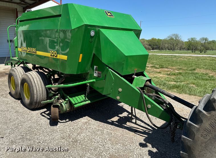 image for item ND9244 1997 John Deere 100T large square baler