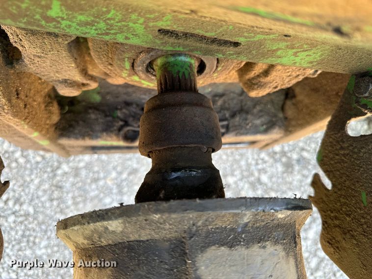 image for item ND9244 1997 John Deere 100T large square baler