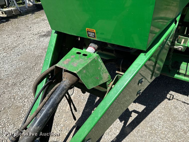 image for item ND9244 1997 John Deere 100T large square baler