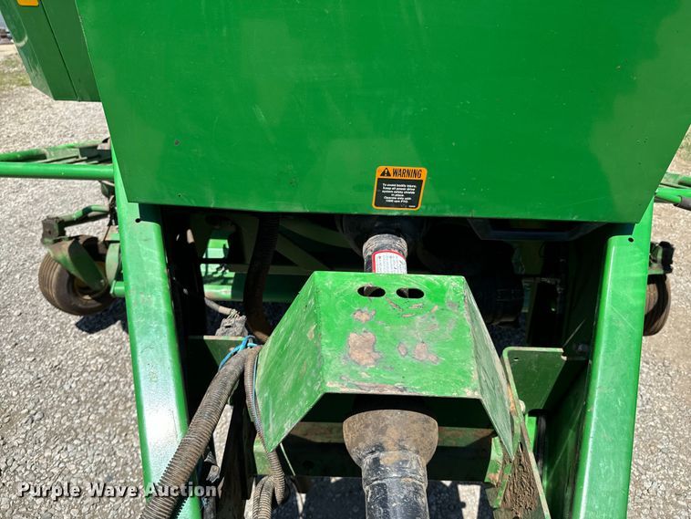 image for item ND9244 1997 John Deere 100T large square baler