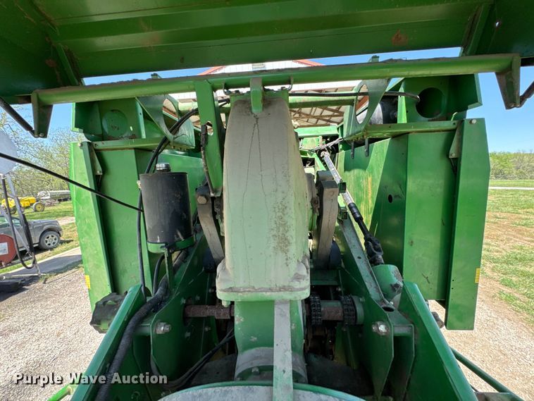 image for item ND9244 1997 John Deere 100T large square baler