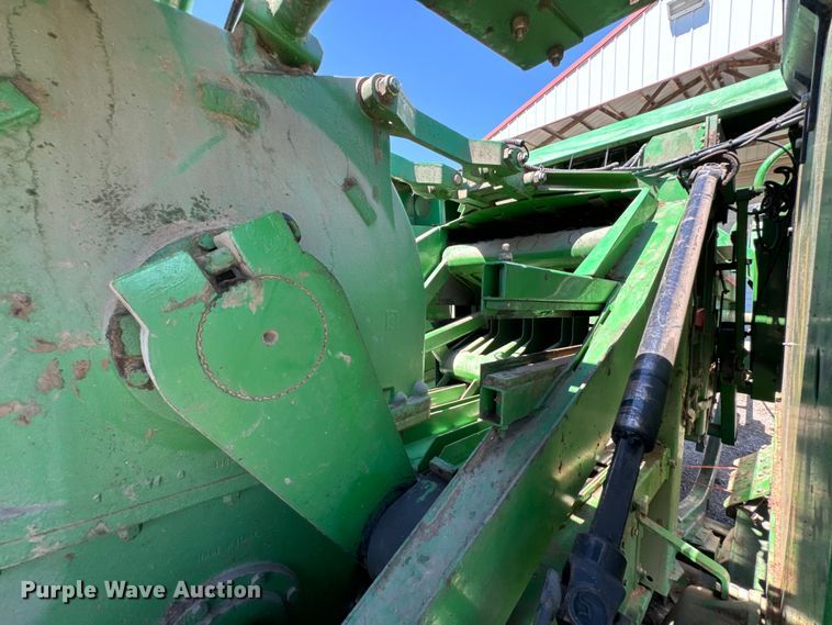 image for item ND9244 1997 John Deere 100T large square baler