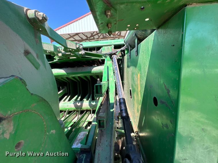 image for item ND9244 1997 John Deere 100T large square baler