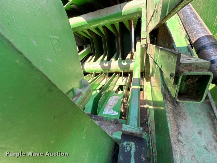 image for item ND9244 1997 John Deere 100T large square baler