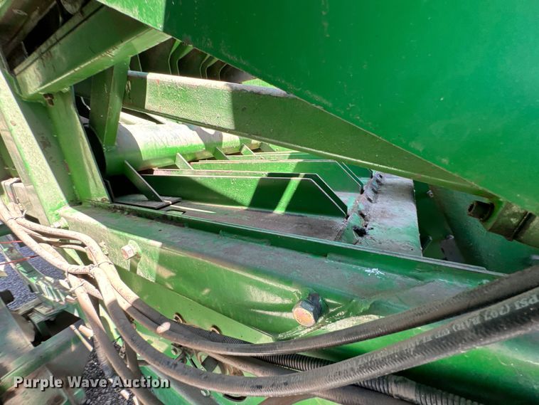 image for item ND9244 1997 John Deere 100T large square baler