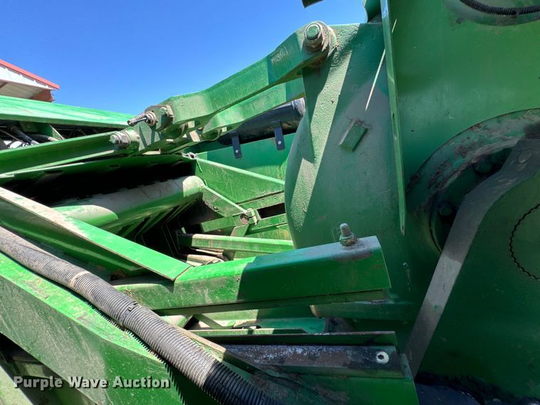 image for item ND9244 1997 John Deere 100T large square baler