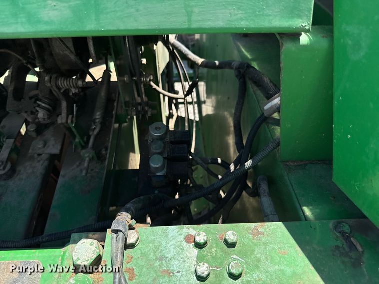 image for item ND9244 1997 John Deere 100T large square baler