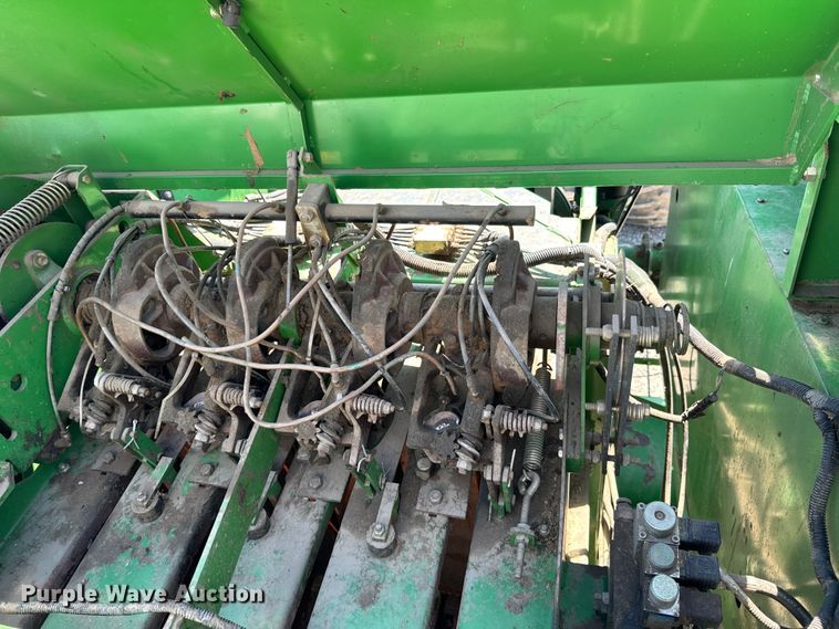 image for item ND9244 1997 John Deere 100T large square baler