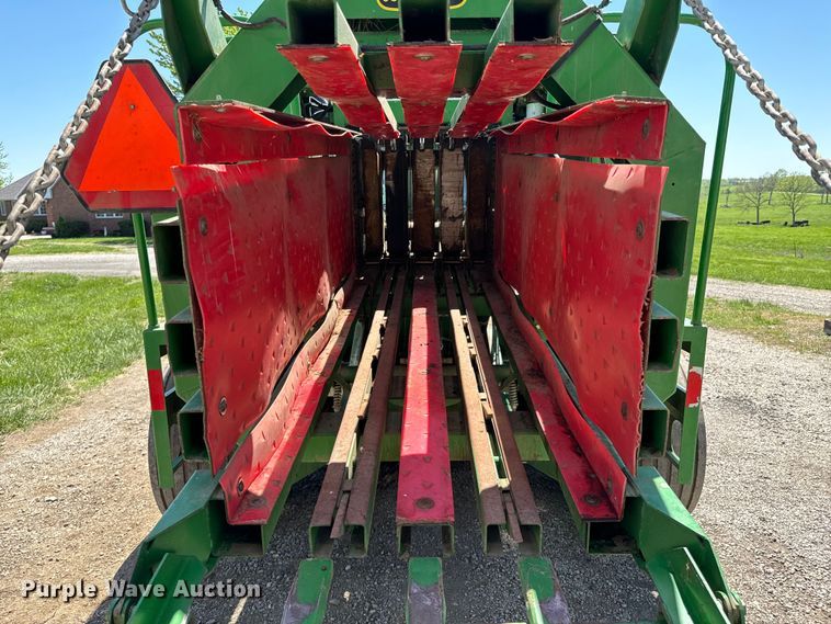 image for item ND9244 1997 John Deere 100T large square baler