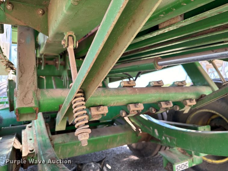 image for item ND9244 1997 John Deere 100T large square baler