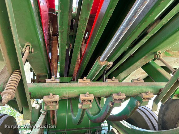 image for item ND9244 1997 John Deere 100T large square baler