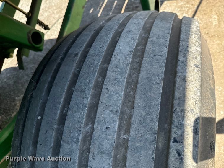 image for item ND9244 1997 John Deere 100T large square baler