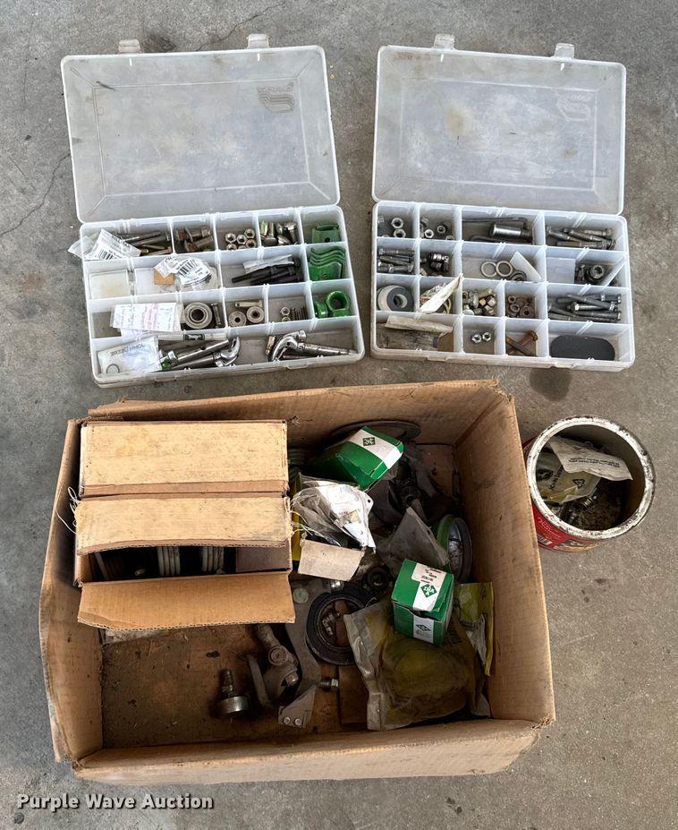 image for item ND9244 1997 John Deere 100T large square baler