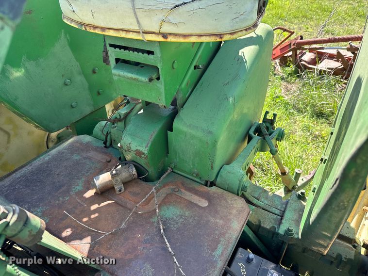 image for item ND9247 1961 John Deere 3010 tractor