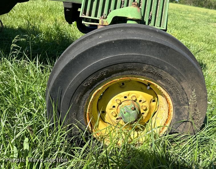 image for item ND9247 1961 John Deere 3010 tractor