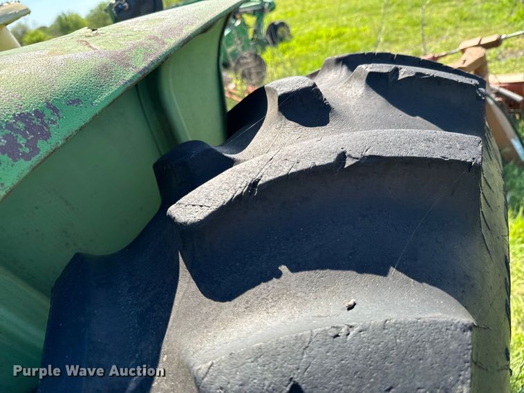 image for item ND9247 1961 John Deere 3010 tractor