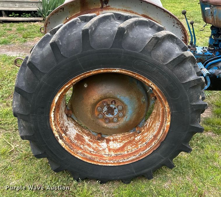 image for item ND9276 Ford 3000 tractor