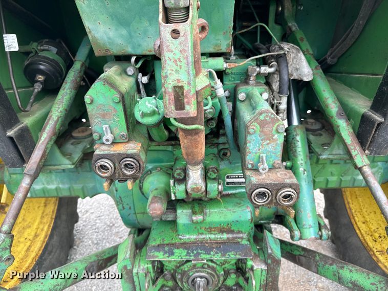 image for item ND9277 1979 John Deere 4040 tractor