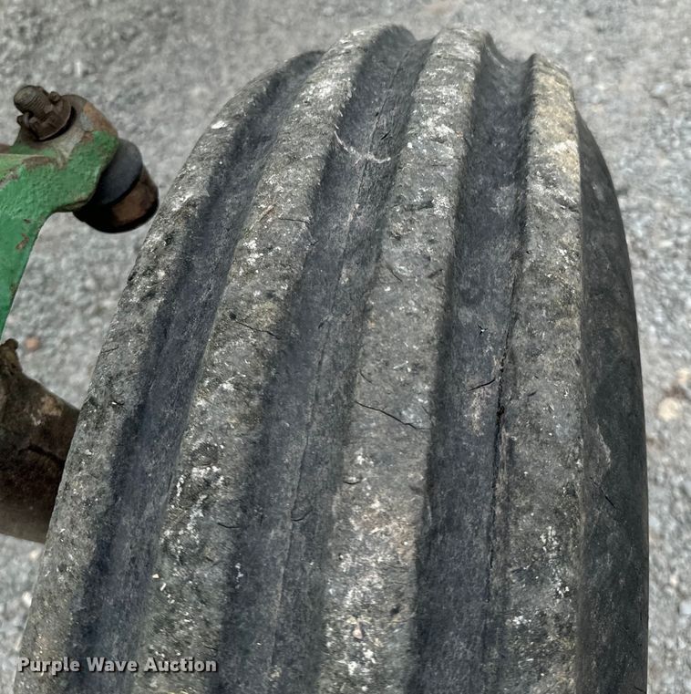 image for item ND9277 1979 John Deere 4040 tractor