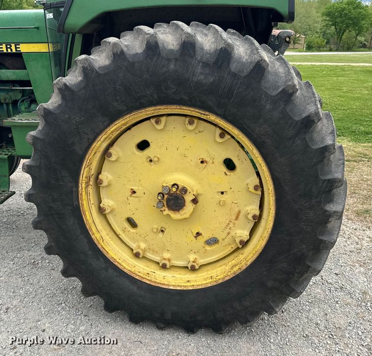 image for item ND9277 1979 John Deere 4040 tractor