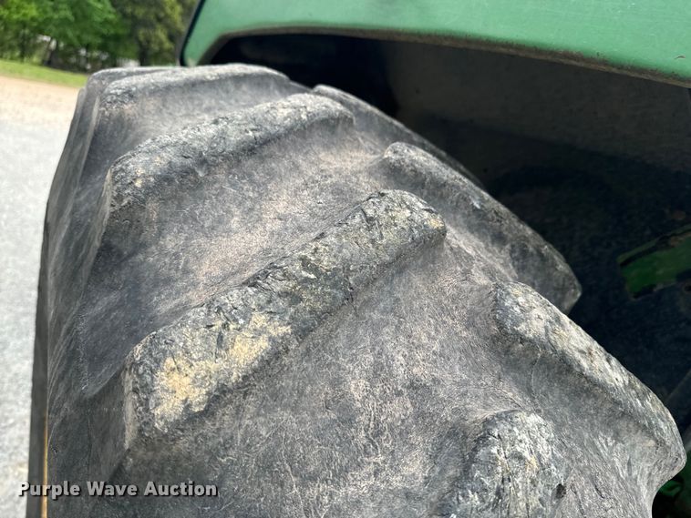 image for item ND9277 1979 John Deere 4040 tractor