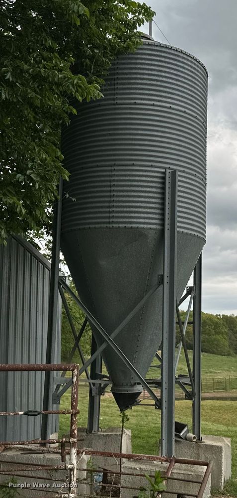image for item ND9278 Grain bin
