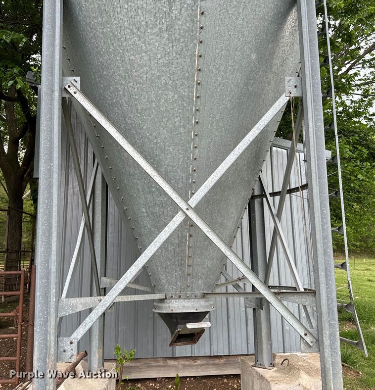 image for item ND9278 Grain bin