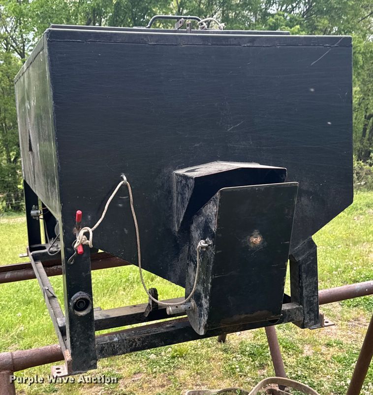 image for item ND9279 3C Cattle Feeders cake feeder