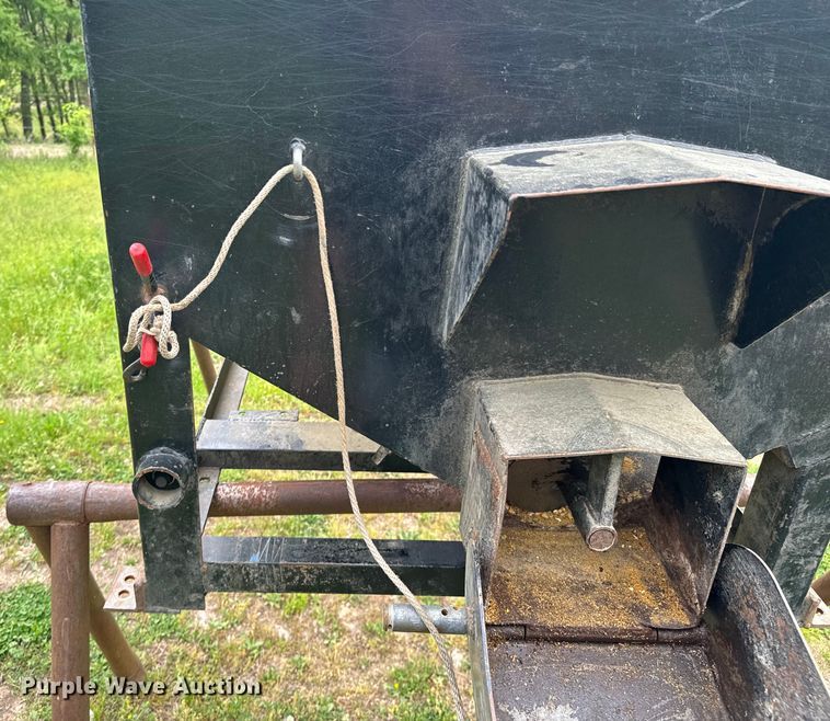 image for item ND9279 3C Cattle Feeders cake feeder