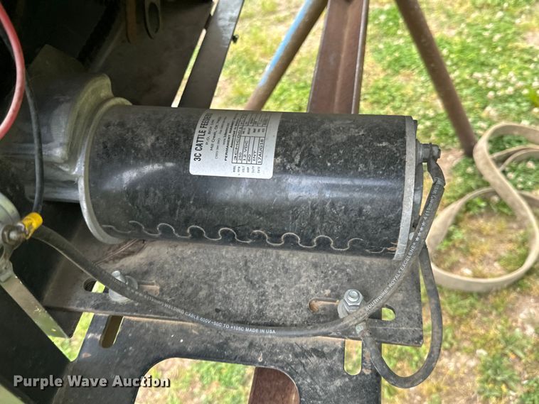 image for item ND9279 3C Cattle Feeders cake feeder