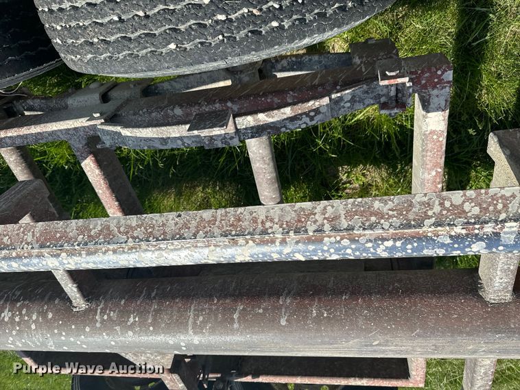 image for item ND9281 King hay bale trailer