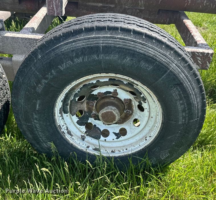 image for item ND9281 King hay bale trailer