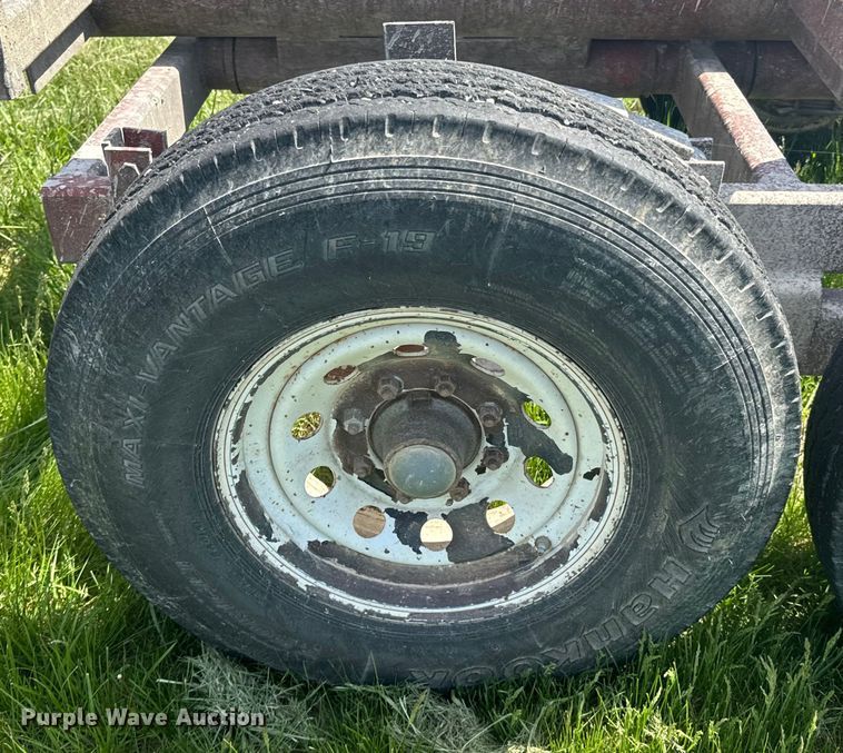 image for item ND9281 King hay bale trailer