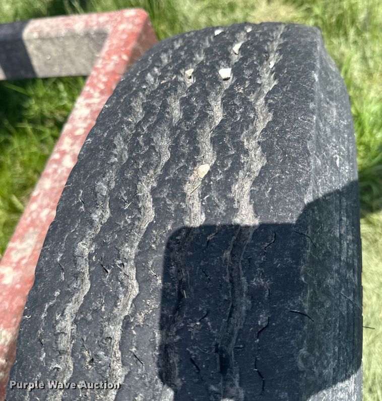 image for item ND9281 King hay bale trailer