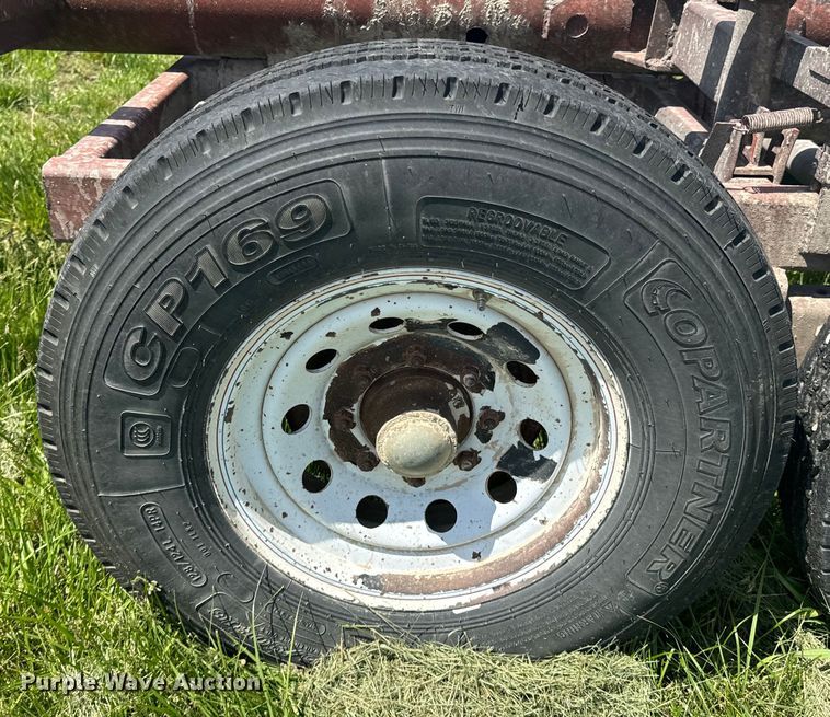 image for item ND9281 King hay bale trailer