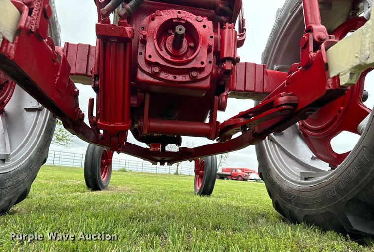image for item NL9720 International  Farmall 560 tractor