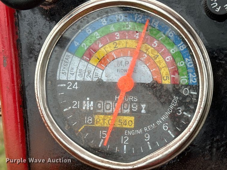 image for item NL9720 International  Farmall 560 tractor