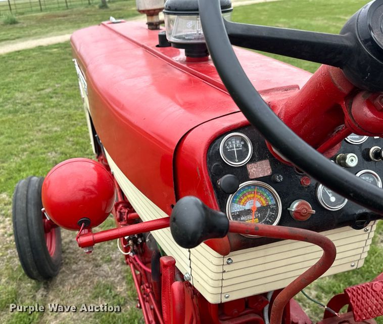 image for item NL9720 International  Farmall 560 tractor