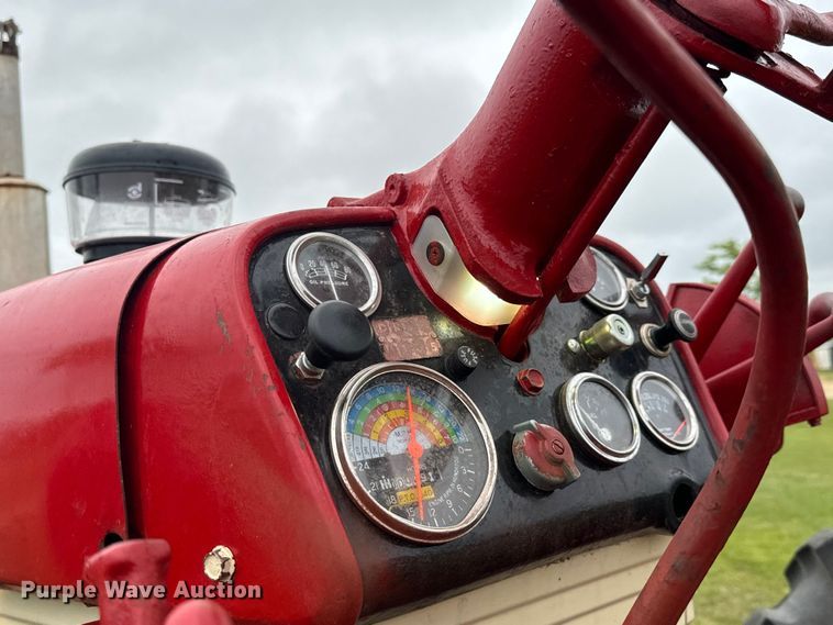 image for item NL9720 International  Farmall 560 tractor