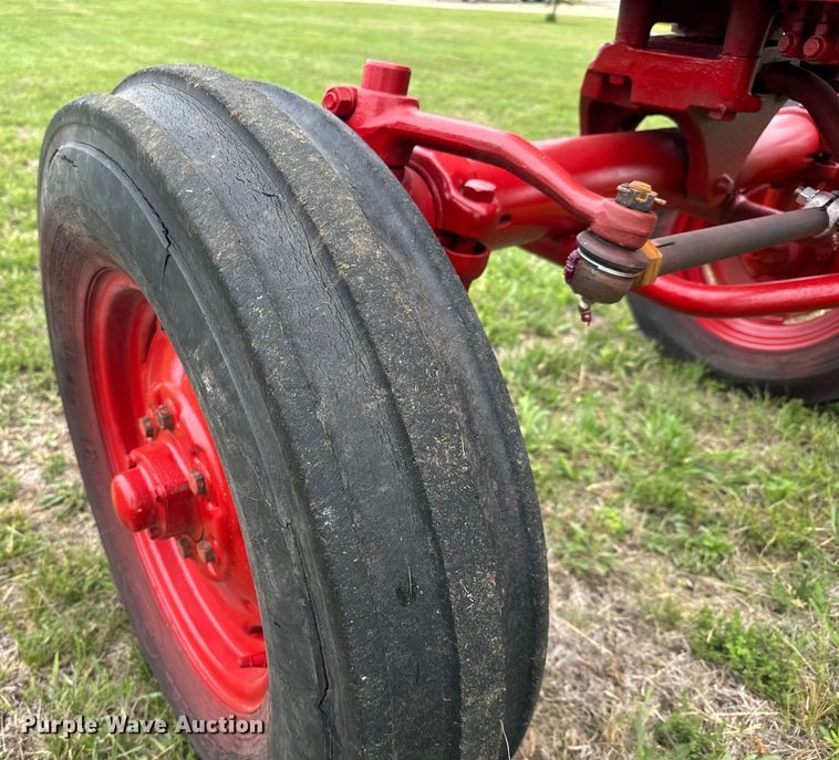 image for item NL9720 International  Farmall 560 tractor