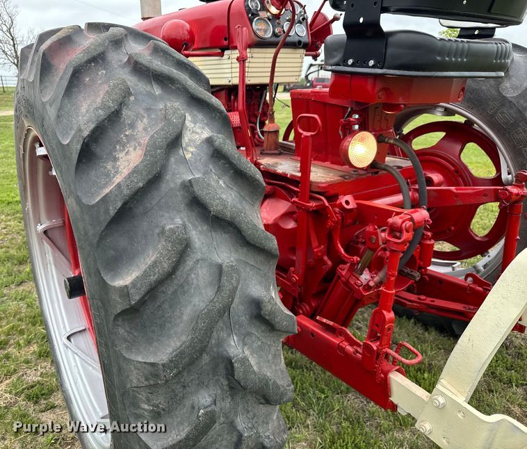 image for item NL9720 International  Farmall 560 tractor