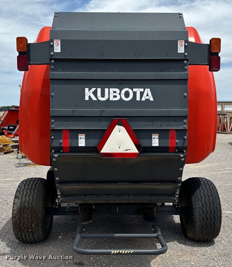 image for item NQ9557 2015 Kubota  BV4180 round baler