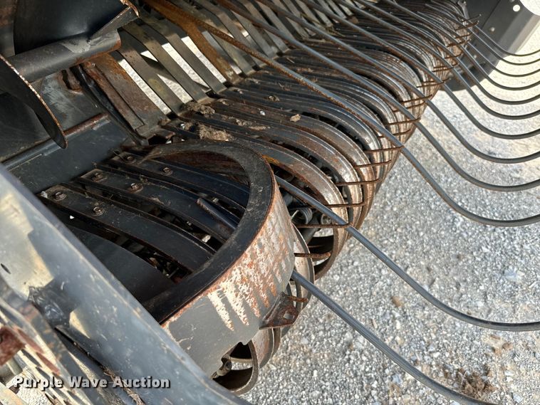 image for item NQ9557 2015 Kubota  BV4180 round baler