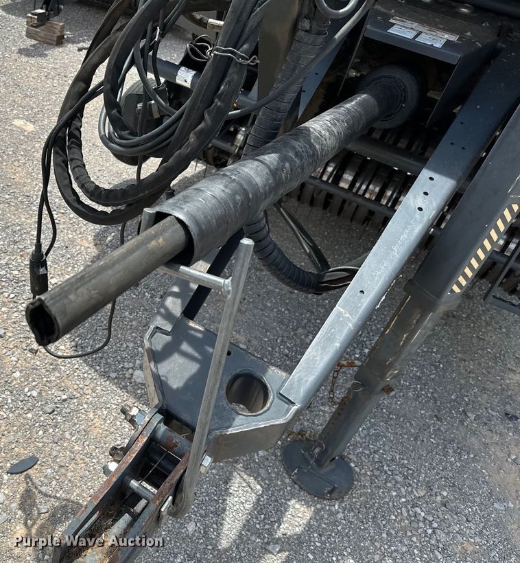 image for item NQ9557 2015 Kubota  BV4180 round baler