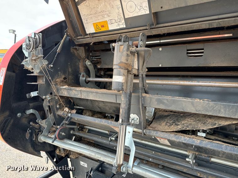 image for item NQ9557 2015 Kubota  BV4180 round baler