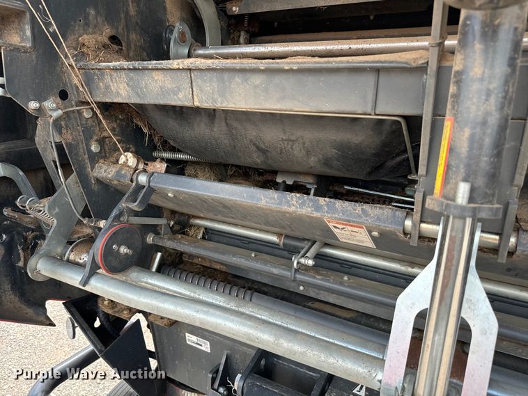 image for item NQ9557 2015 Kubota  BV4180 round baler