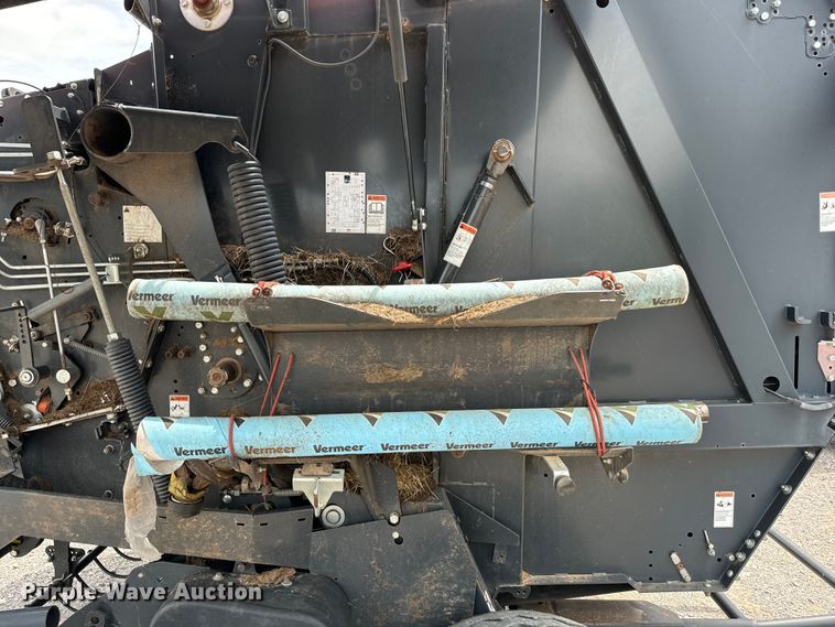 image for item NQ9557 2015 Kubota  BV4180 round baler