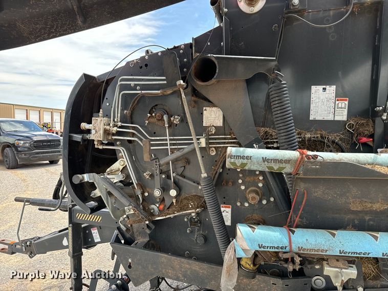 image for item NQ9557 2015 Kubota  BV4180 round baler