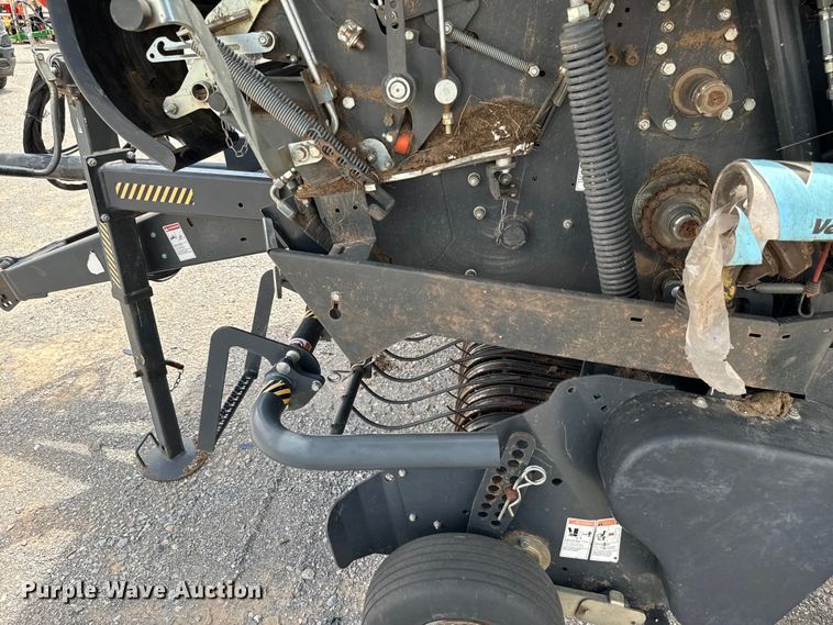 image for item NQ9557 2015 Kubota  BV4180 round baler