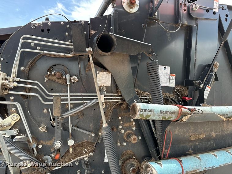 image for item NQ9557 2015 Kubota  BV4180 round baler